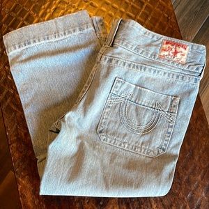 EUC True Religion light blue Sammy Big T Capri Jeans. Size 32